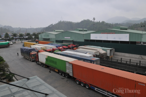 Tái diễn ùn tắc tại cửa khẩu Hữu Nghị, Bộ Công Thương triển khai loạt giải pháp “nóng”