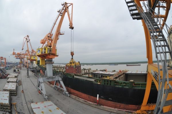 Xuất nhập khẩu: Bước nhảy vọt sau hơn hai thập kỷ